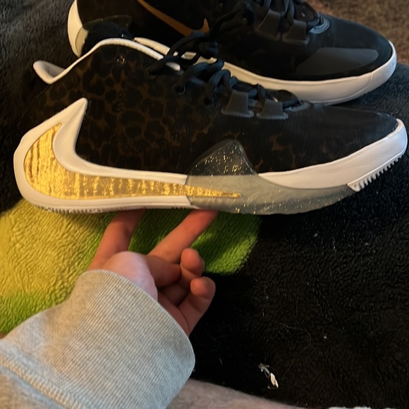 9.5 Nike zoom freak 1’Coming to America basketball shoe - Picture 3 of 4